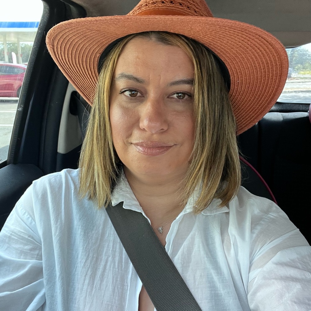 Meet your Posher, Cynthia